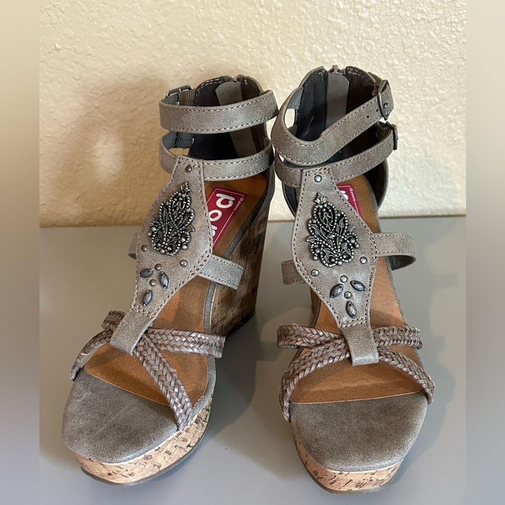 Pop Palm Tree Grey Distress Wedges, Size 7.5